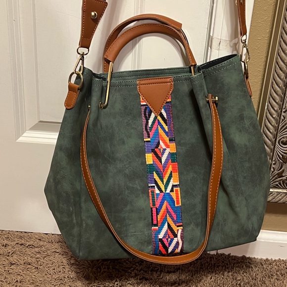 NWOT Green handbag with long removable colorful strap - Picture 4 of 7